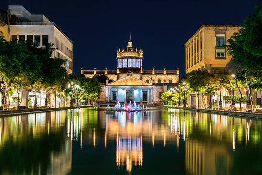 Hospicio Cabanas in Guadalajara, Mexico at night