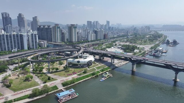 서울 뚝섬한강공원 자벌레서울생각마루