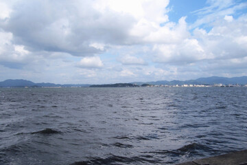 日本：宍道湖／波が立つ湖面／島根県松江市