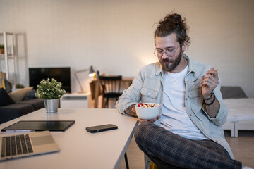 Freelancer enjoying healthy breakfast while working from home