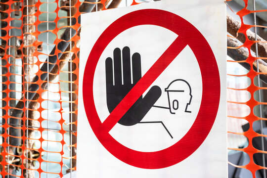 No access sign at construction area