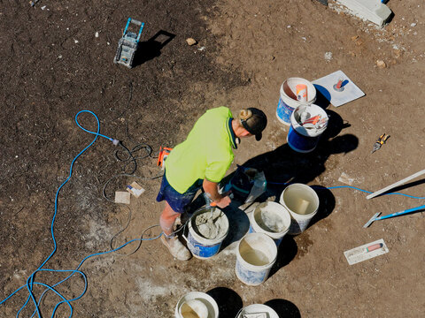 Concrete mixing and pool building with cement by hand with tradies