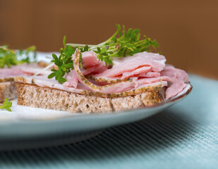 Mach einmal Pause, Schinkenbrot mit Gartenkresse belegt