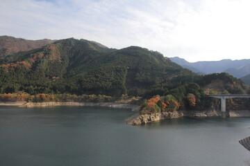 愛媛県四国中央市　銅山川周辺の紅葉