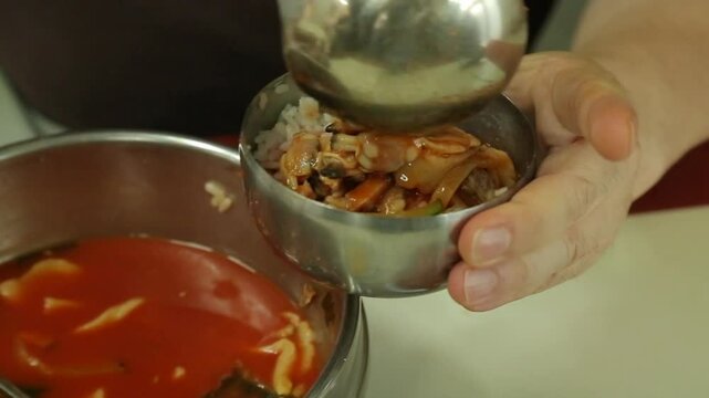 Spicy noodles and hand-pulled dough soup mixed with rice