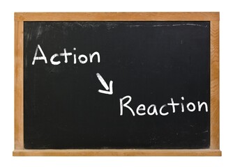 Obraz premium Action causes reaction written in white chalk on a black chalkboard