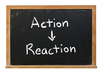 Obraz premium Action causes reaction written in white chalk on a black chalkboard