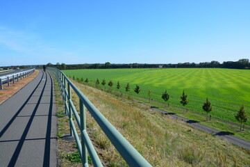 Stra&szlig;e, &Uuml;berf&uuml;hrung, Verkehr, Feld, Natur, Landschaft, Horizont, Himmel, Sommer