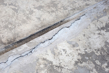 Home building problem. Cracked concrete