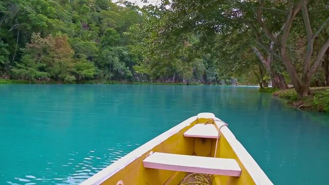 Boat trip on turquoise river in el salto, san luis potosi