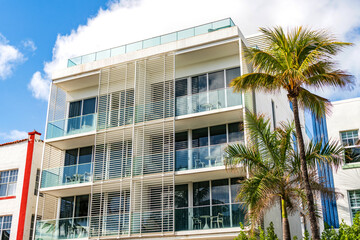 Obraz premium Miami South Beach in Ocean Drive. Art Deco building architecture. Architectural building. Art deco architectural district. Art Deco. Modern building of Miami beach. Famous street. Ocean drive