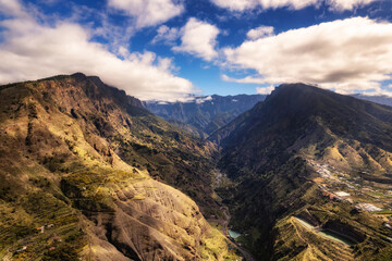 Fototapeta premium Die tiefe Schlucht der Ängste auf der kanarischen Insel La Palma führt direkt in die Caldera de Taburiente