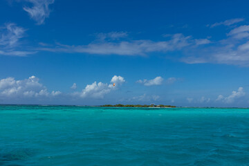 Lagon bleu turquoise à Moorea en Polynésie