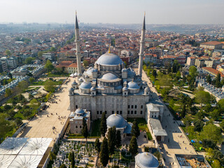A stunning aerial shot of the Fatih Mosque, a prominent Ottoman-era mosque in Istanbul. High-angle view of the Fatih Mosque in Istanbul, Turkey. Hagia Sophia, Turkiye, Suleymaniye, Sultanahmet, Islam