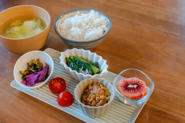 彩り豊かなヘルシー和朝食セット