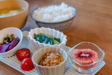 彩り豊かなヘルシー和朝食セット