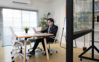 Boss have prepare before meeting to check on progress of business project