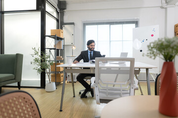 Boss have prepare before meeting to check on progress of business project