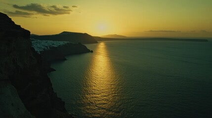 Fototapeta premium Golden Sunset Over the Aegean Sea, Santorini