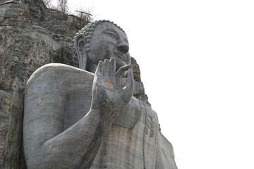 Obraz premium A large stone Buddha statue carved on a mountain in Thailand.