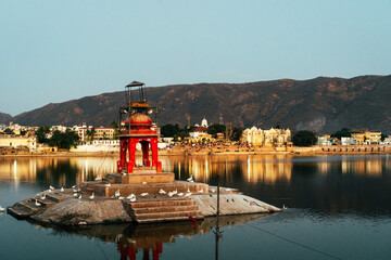 Pushkar Lake and ghats with pilgrims, Rajasthan, India – spiritual travel destination