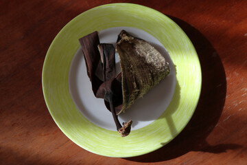 Still life with a banana peel.
