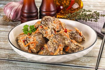 Chicken liver with cream and carrot