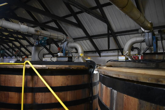 Whisky Distillery Machines &ndash; Crafting Scotch on Islay, Scotland