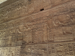 イシス神殿のレリーフとヒエログリフ、世界文化遺産