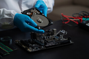 Naklejka premium Hands repairing electronic devices. Electronic technician.