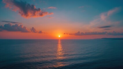Obraz premium Orange Sunlight over Evening Sea with Clouds and Sky Horizon