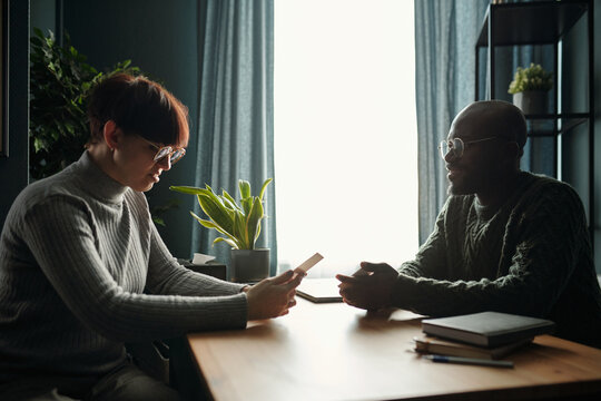 Using Metaphoric Cards During Therapy Session