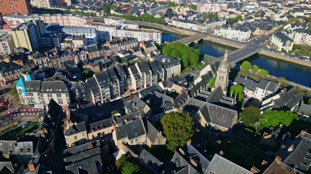Top-down drone shot over Le Mans showing Pont Perrin, Saint-Beno&icirc;t Church, and La Sarthe, with houses and buildings under clear skies.