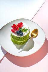 Fresh porridge with berries for you