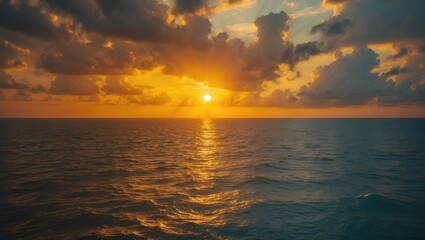 Obraz premium Sunset with a Yellow Sun at the Ocean's Midpoint