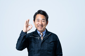 ミドルのエンジニアの男性