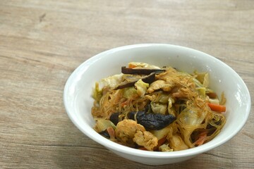 fried glass noodles slice pork and cabbage with egg on bowl