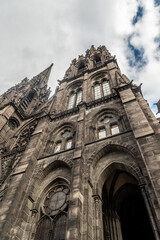 Fototapeta premium La cathédrale Notre-Dame de Clermont-Ferrand en Auvergne