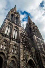 Fototapeta premium La cathédrale Notre-Dame de Clermont-Ferrand en Auvergne