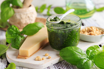 Basilikum Pesto mit Pinienkernen