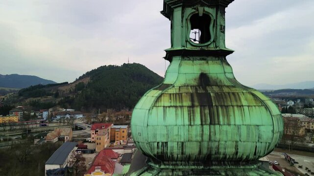 Ružomberok &ndash; miasto powiatowe w środkowej Słowacji, w regionie żylińskim, w historycznym regionie Lipt&oacute;w. Nagrane dronem