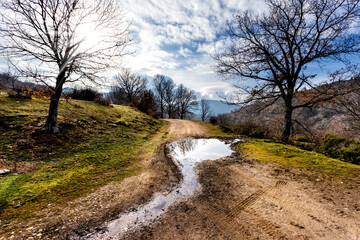 Charco en el camino de El Cerrón