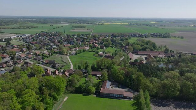 DJI Mavic 3 Pro 4K Drohnenaufnahme von Ribbesb&uuml;ttel in Niedersachsen zur Mittagszeit im Fr&uuml;hling
