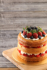 creamy naked cake with berries topping
