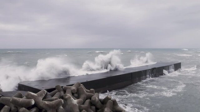 Waves Sweep Over Sea Wall As Hurricane Approaches Coast - Lan
