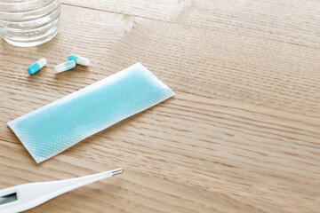 発熱時の冷却ジェルシート　おでこを冷やす熱さましの冷却シート