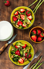 Diet salad with strawberries.