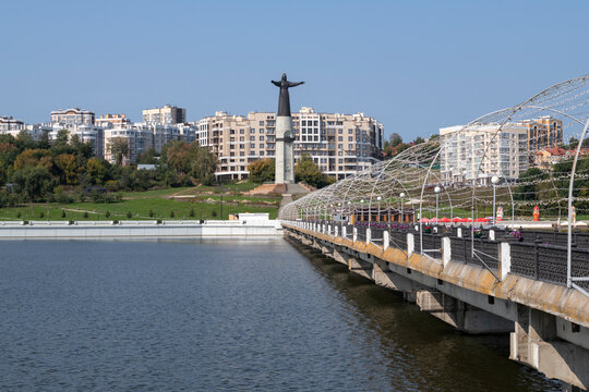 CHEBOKSARY, RUSSIA - SEPTEMBER 03, 2024: The embankment of the river Cheboksarka and the monument &laquo;Mother-Patroness&raquo;. Cheboksary, Chuvashia