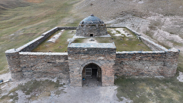 The Stone Rabat Caravanserai is located in the Atbashi district of Kyrgyzstan. The caravanserai was built in the Middle Ages.