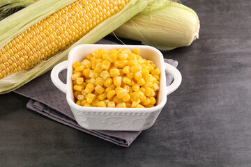 Canned sweet young corn grain
